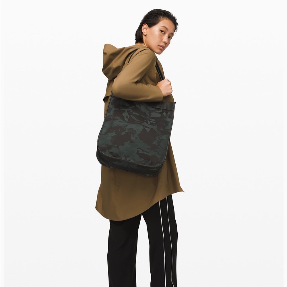 Lululemon Camo Crossbody Tote Bag 15L - Picture 2 of 8